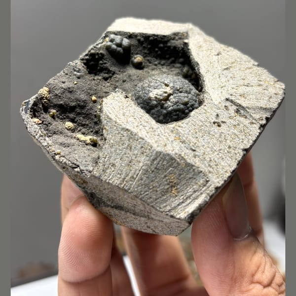 Ball-shaped calcite — detail view