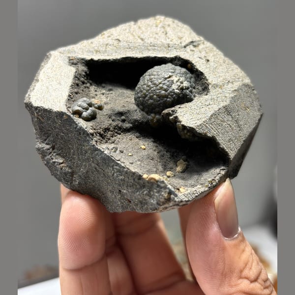 Ball-shaped calcite — detail view