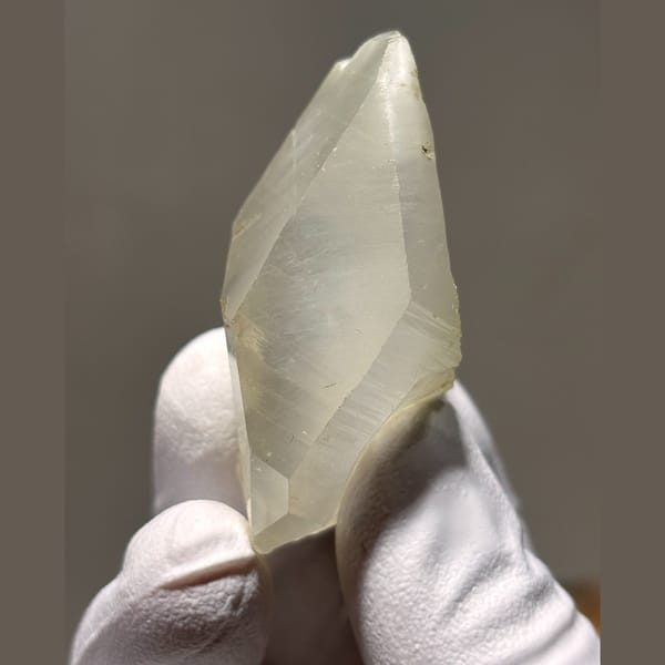Rabbit-hair rutile quartz from Sichuan — complete view