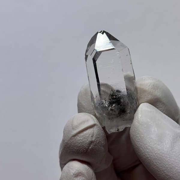 Slender quartz from Jinkouhe — alternate view