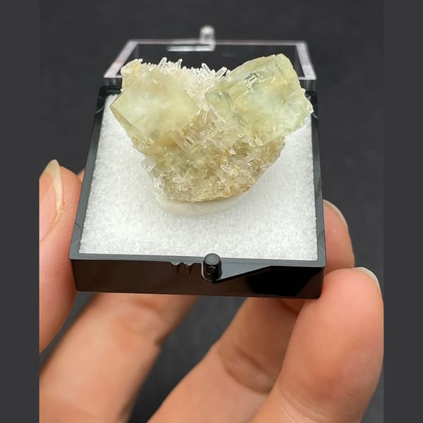 Apple green fluorite with quartz from Fujian — complete view