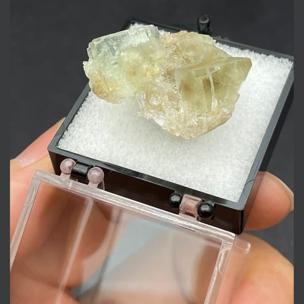 Apple green fluorite with quartz from Fujian — detail view