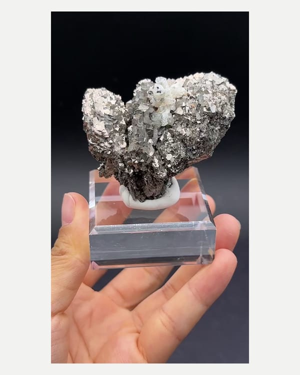 Complete front view of the exact arsenopyrite specimen