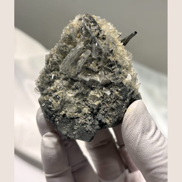 Barite with stibnite association — complete view
