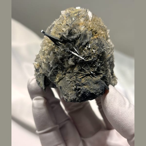 Barite with stibnite association — detail view