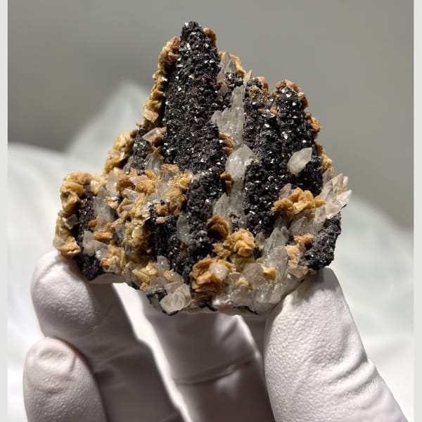 Calcite with dolomite and pyrite from Hubei — alternate view