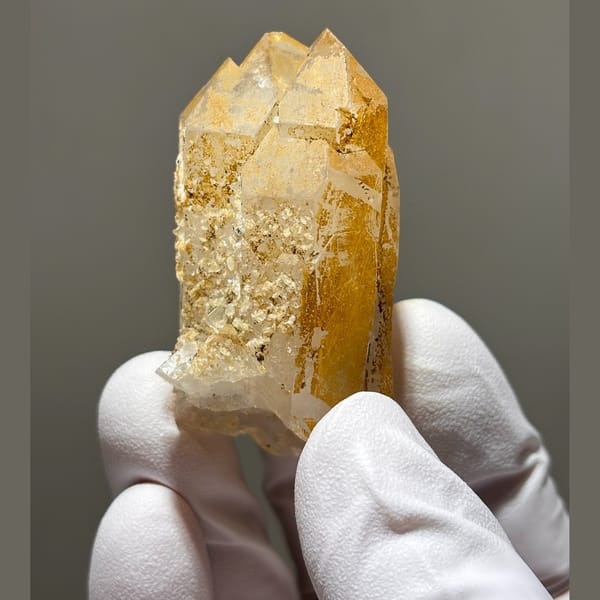 Xuebaoding quartz with fluorite — alternate view