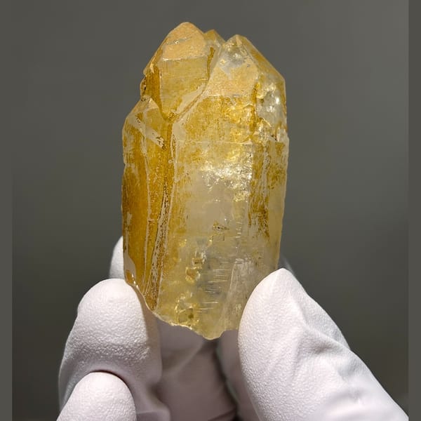 Xuebaoding quartz with fluorite — alternate view