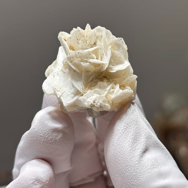 Petite calcite from Hunan — complete view