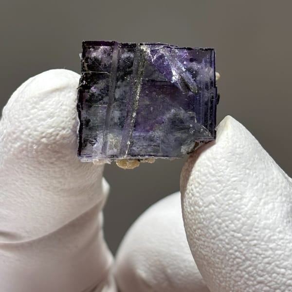 Yaogangxian fluorite wrapping quartz — detail view