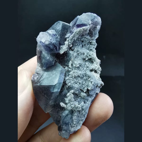 Blue-purple fluorite from Yindu — complete view