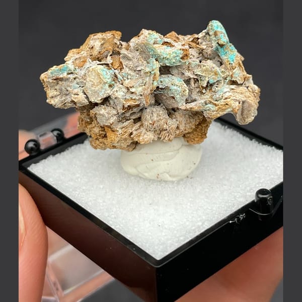 Petite calcite from Guangdong — alternate view