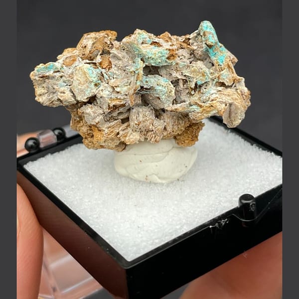 Petite calcite from Guangdong — alternate view