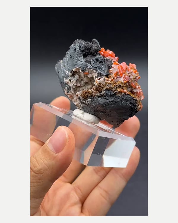Complete reverse cavity view of the exact orange wulfenite specimen