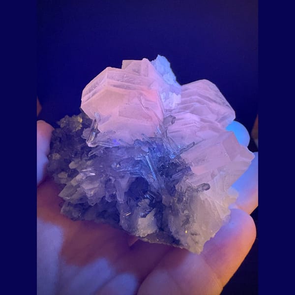 Clear quartz with biscuit calcite and fluorite from Longyan Fujian — detail view