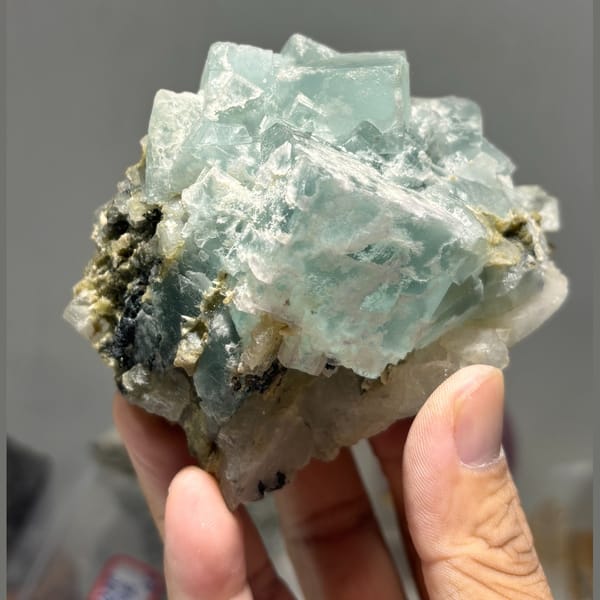 Large Yaogangxian fluorite — complete view
