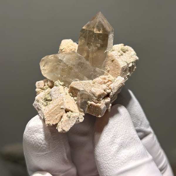 Fujian quartz with feldspar — complete view