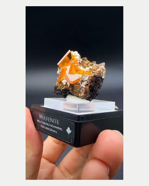 Complete reverse view of orange wulfenite crystal cluster