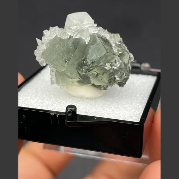 Fluorite with calcite from Xianghualing — alternate view