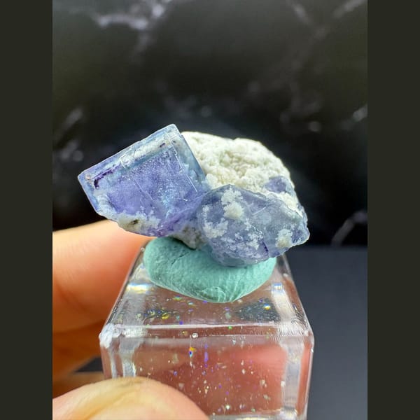 Blue-violet fluorite wrapped in white dolomite from Yaogangxian — complete view