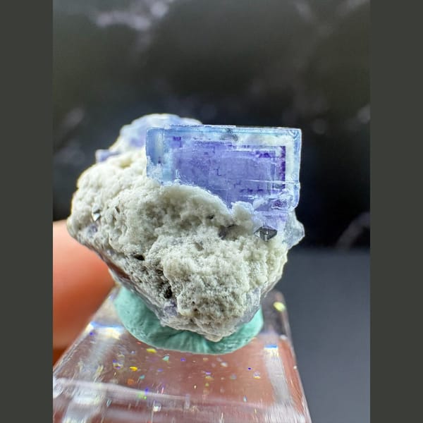 Blue-violet fluorite wrapped in white dolomite from Yaogangxian — alternate view