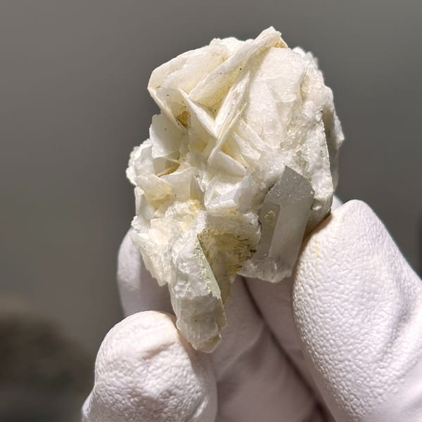 Petite calcite B from Hunan — alternate view