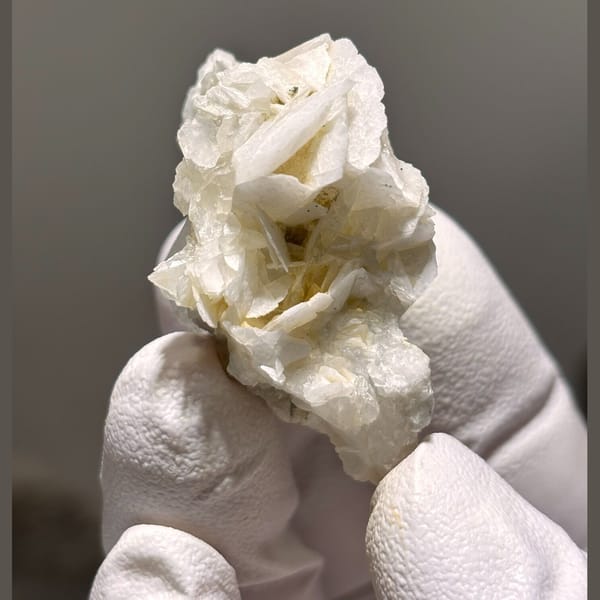 Petite calcite B from Hunan — alternate view