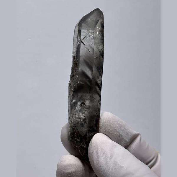 Freestanding Jinkouhe quartz — complete view