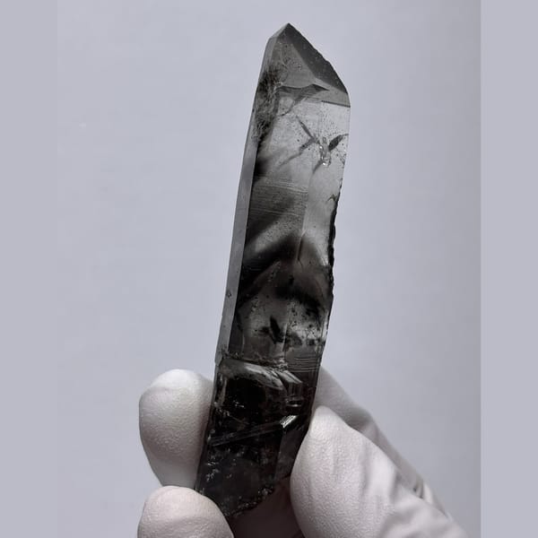 Freestanding Jinkouhe quartz — detail view