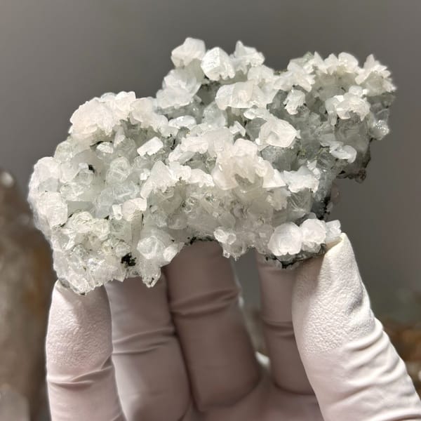 Calcite with quartz from Hunan — complete view