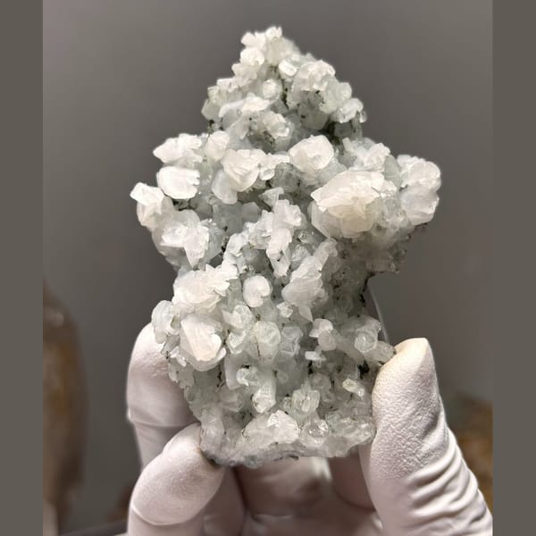 Calcite with quartz from Hunan — detail view