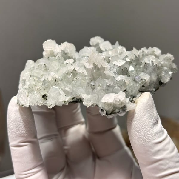 Calcite with quartz from Hunan — detail view