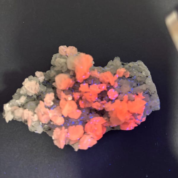 Calcite with quartz from Hunan — detail view