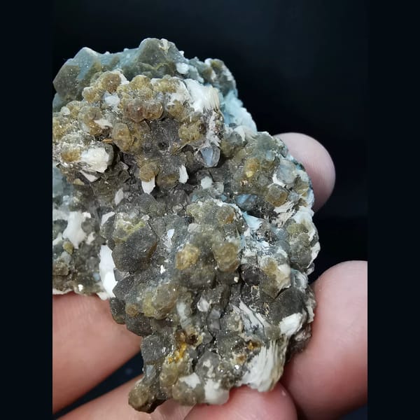 Floater garnet with quartz and calcite from Dong Ujimqin — alternate view