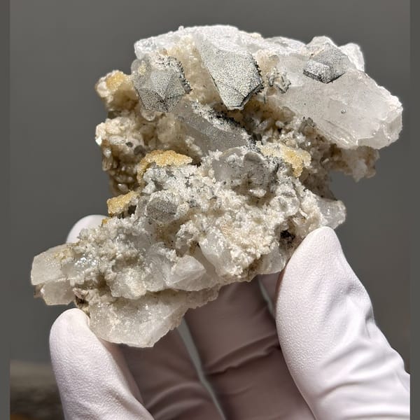 Quartz with apophyllite and goethite from Hubei — alternate view