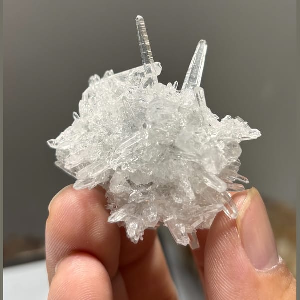 Freestanding Jinkouhe quartz cluster — alternate view
