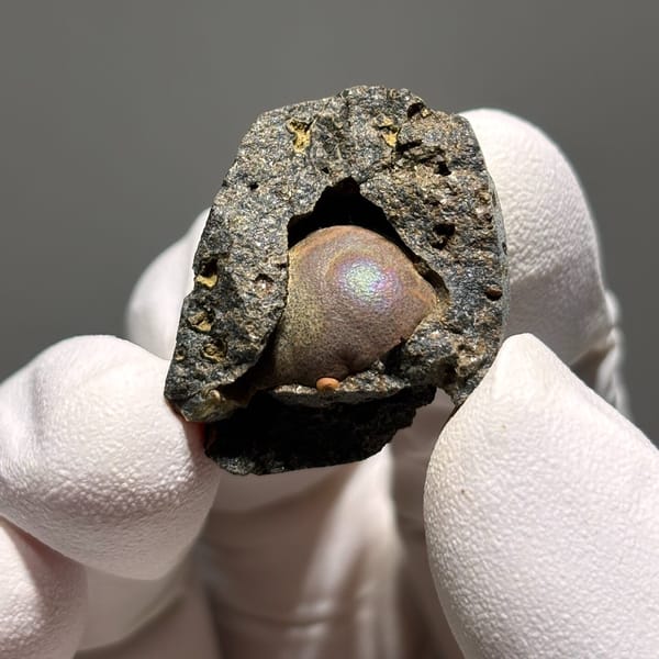 Compact calcite from Zhejiang — complete view