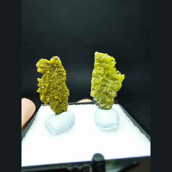 Two lawn pyromorphites from Guangdong and Guangxi — complete view