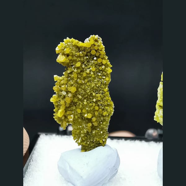 Two lawn pyromorphites from Guangdong and Guangxi — alternate view