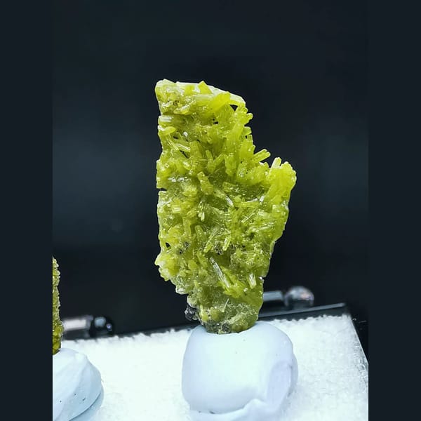 Two lawn pyromorphites from Guangdong and Guangxi — alternate view