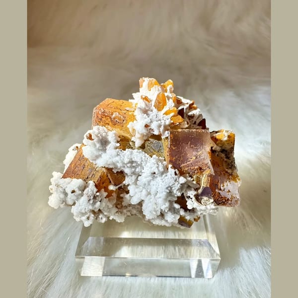 Fluorite and Calcite with Quartz Yunnan 5.0 cm — detail view