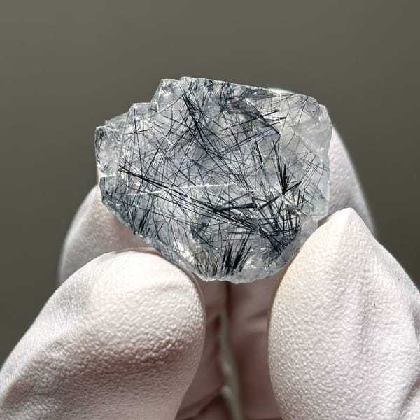Yaogangxian fluorite with jamesonite — complete view