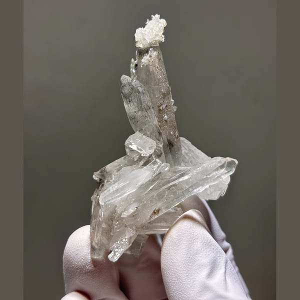 Yaogangxian quartz with jamesonite — complete view