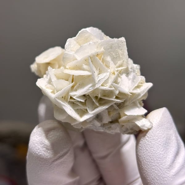 Calcite cluster from Hunan — complete view