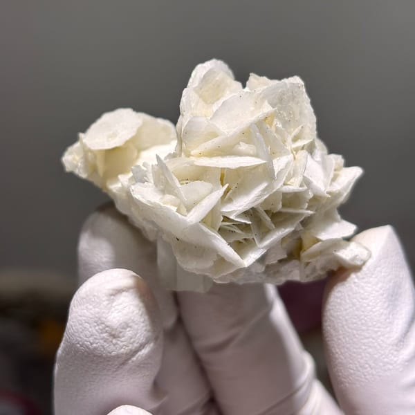 Calcite cluster from Hunan — alternate view
