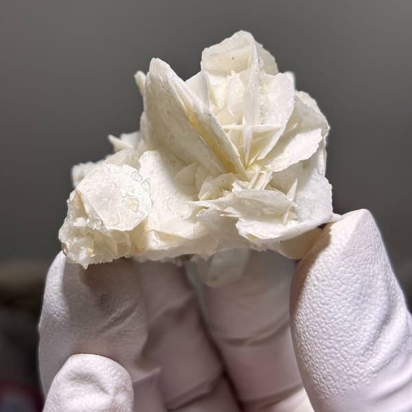 Calcite cluster from Hunan — alternate view