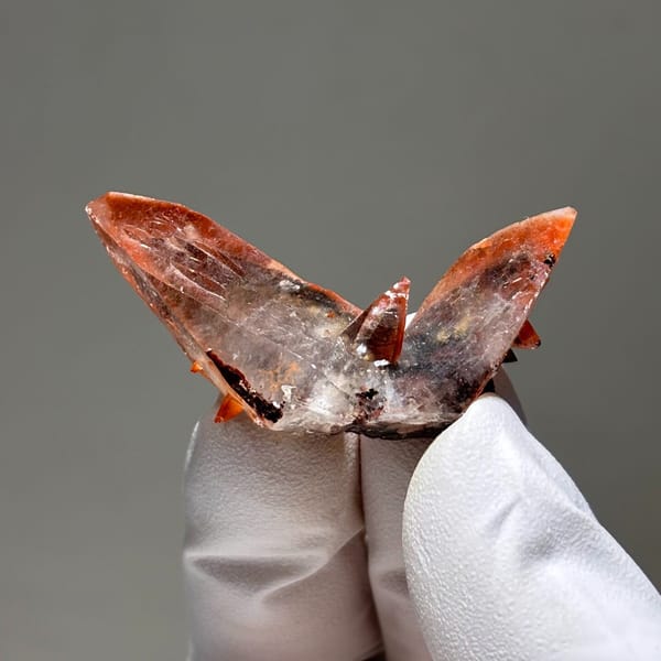 Swallowtail-twinned calcite B from Hubei — complete view