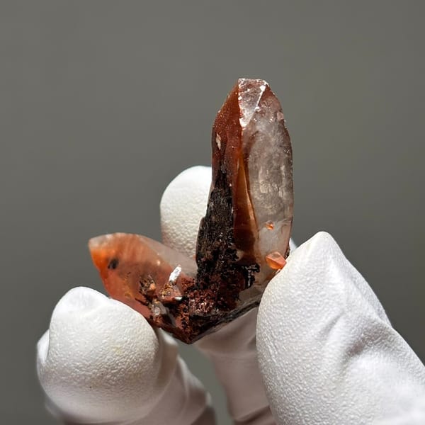 Swallowtail-twinned calcite B from Hubei — detail view