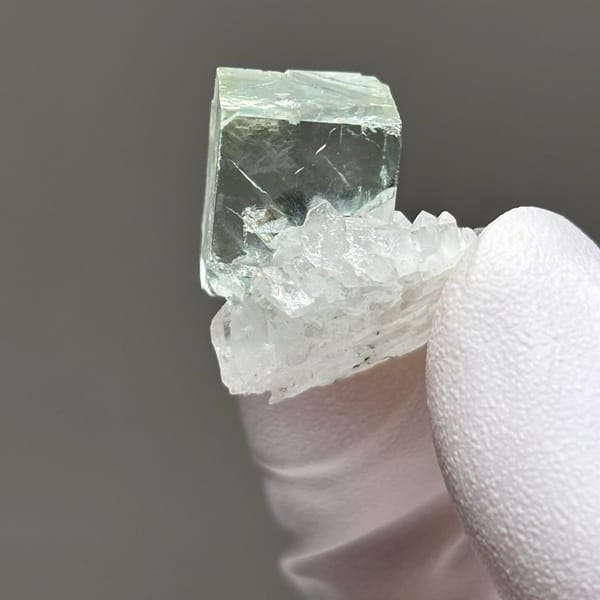 Zhejiang fluorite with quartz — complete view