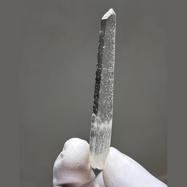 Slender freestanding quartz from Inner Mongolia — detail view